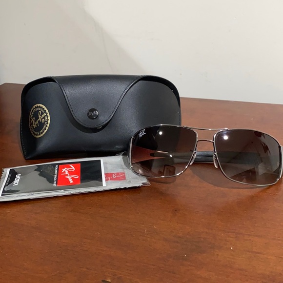 NEW Ray-ban sunglasses.